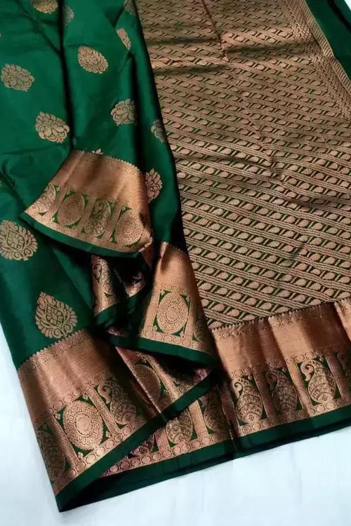 Load image into Gallery viewer, Elegant Dark Green Soft Silk Saree With Fancifull Blouse Piece
