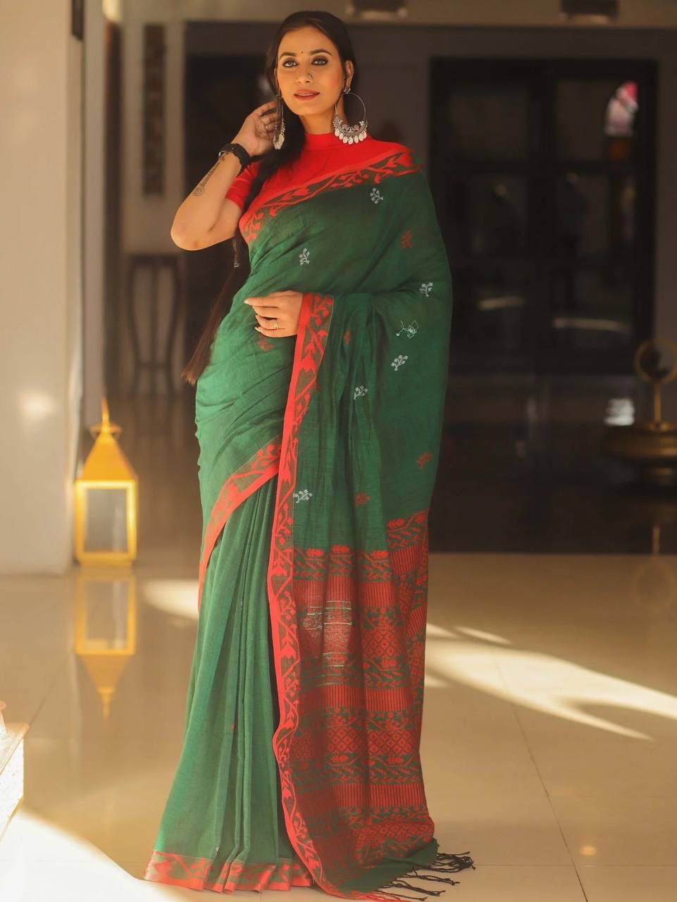 Proficient Green Cotton Silk Saree With Gratifying Blouse Piece