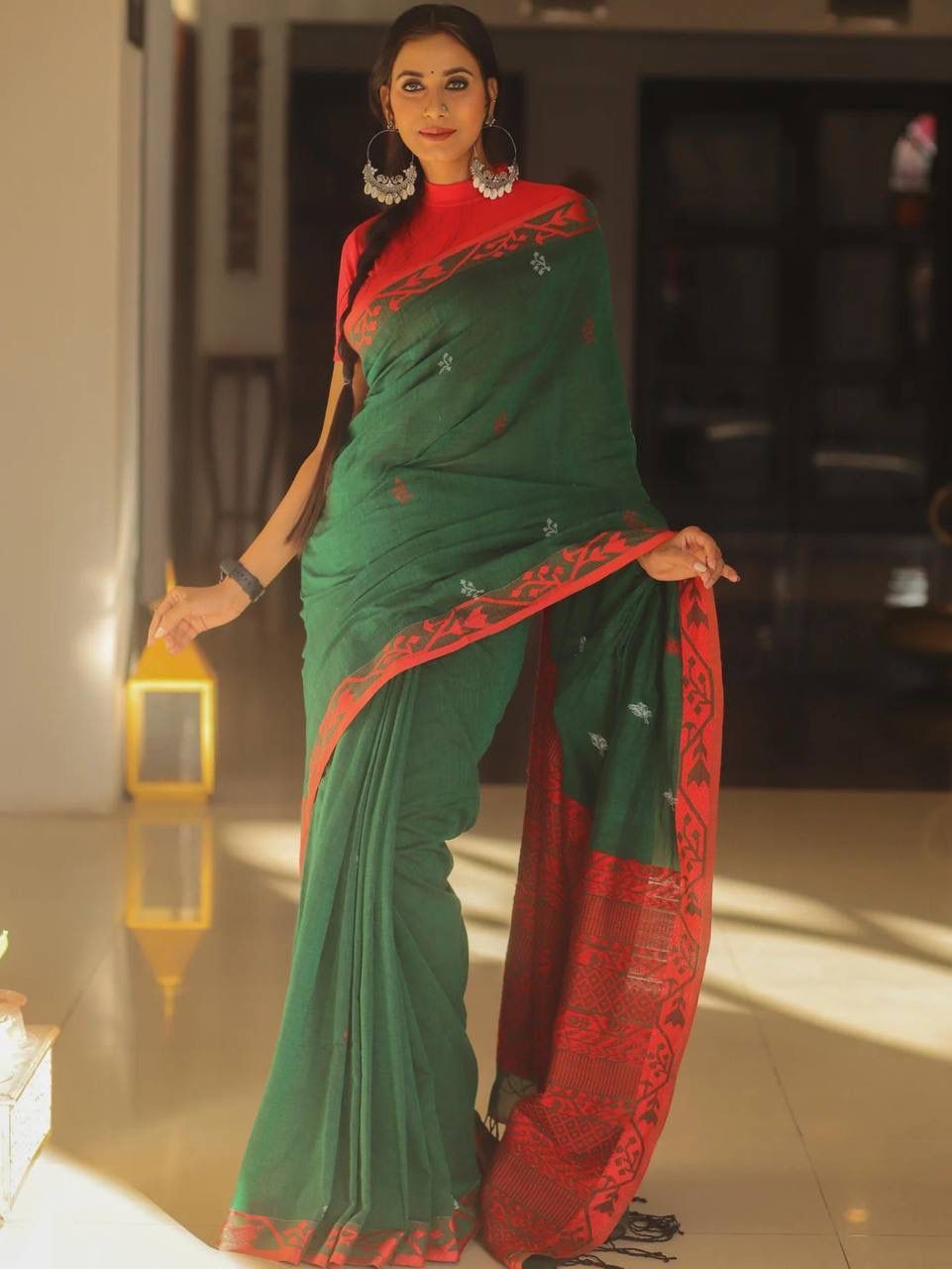 Proficient Green Cotton Silk Saree With Gratifying Blouse Piece