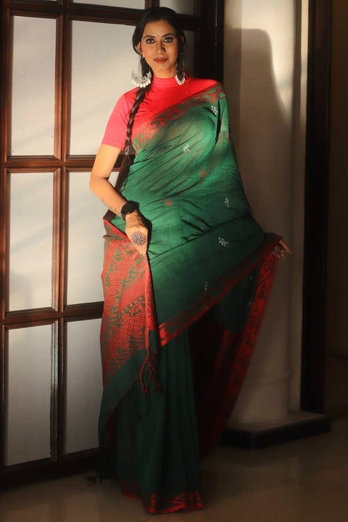 Load image into Gallery viewer, Proficient Green Cotton Silk Saree With Gratifying Blouse Piece
