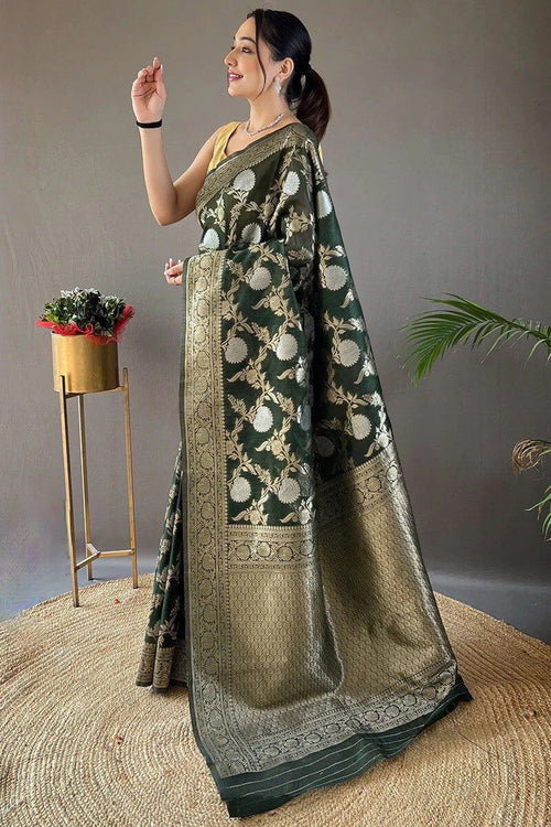 Load image into Gallery viewer, Blissful Dark Green Cotton Silk Saree With Adoring Blouse Piece
