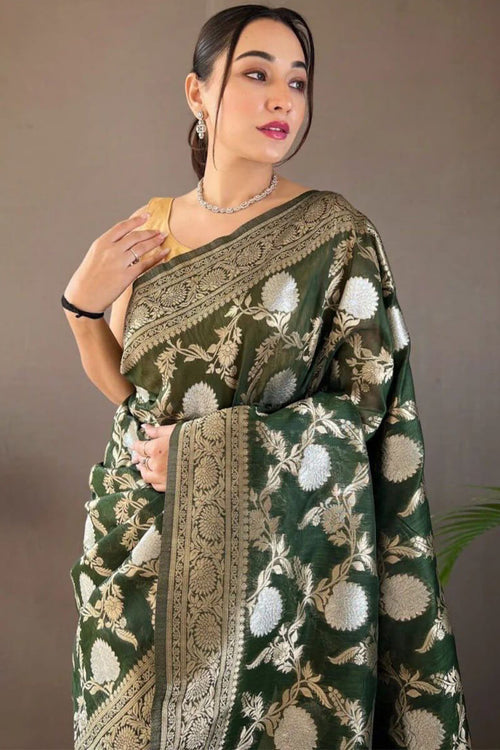 Load image into Gallery viewer, Blissful Dark Green Cotton Silk Saree With Adoring Blouse Piece
