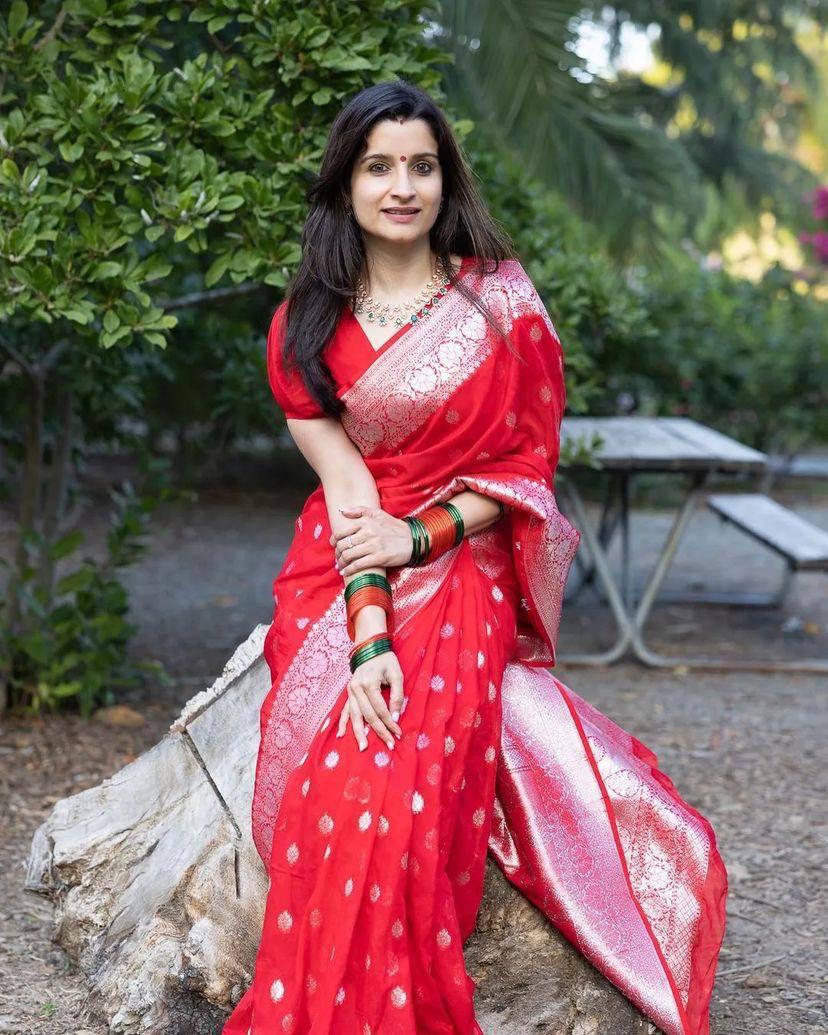 Nebula Red Cotton Silk Saree With Beguiling Blouse Piece