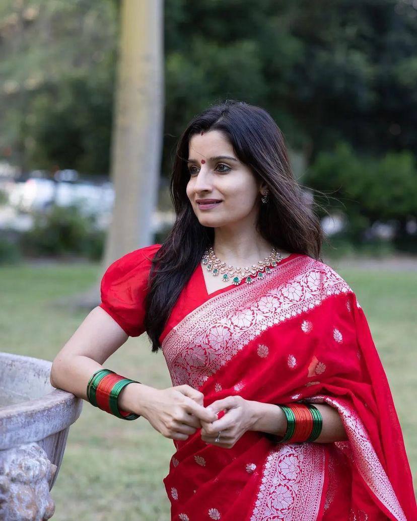 Nebula Red Cotton Silk Saree With Beguiling Blouse Piece