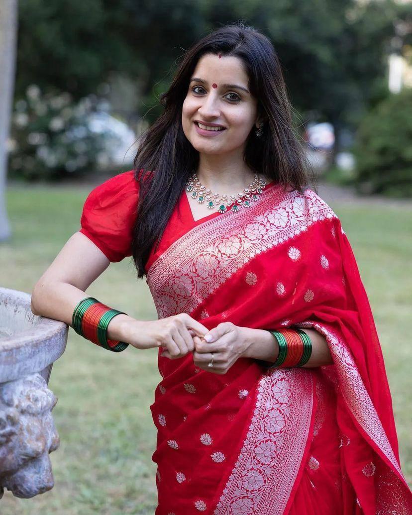 Nebula Red Cotton Silk Saree With Beguiling Blouse Piece