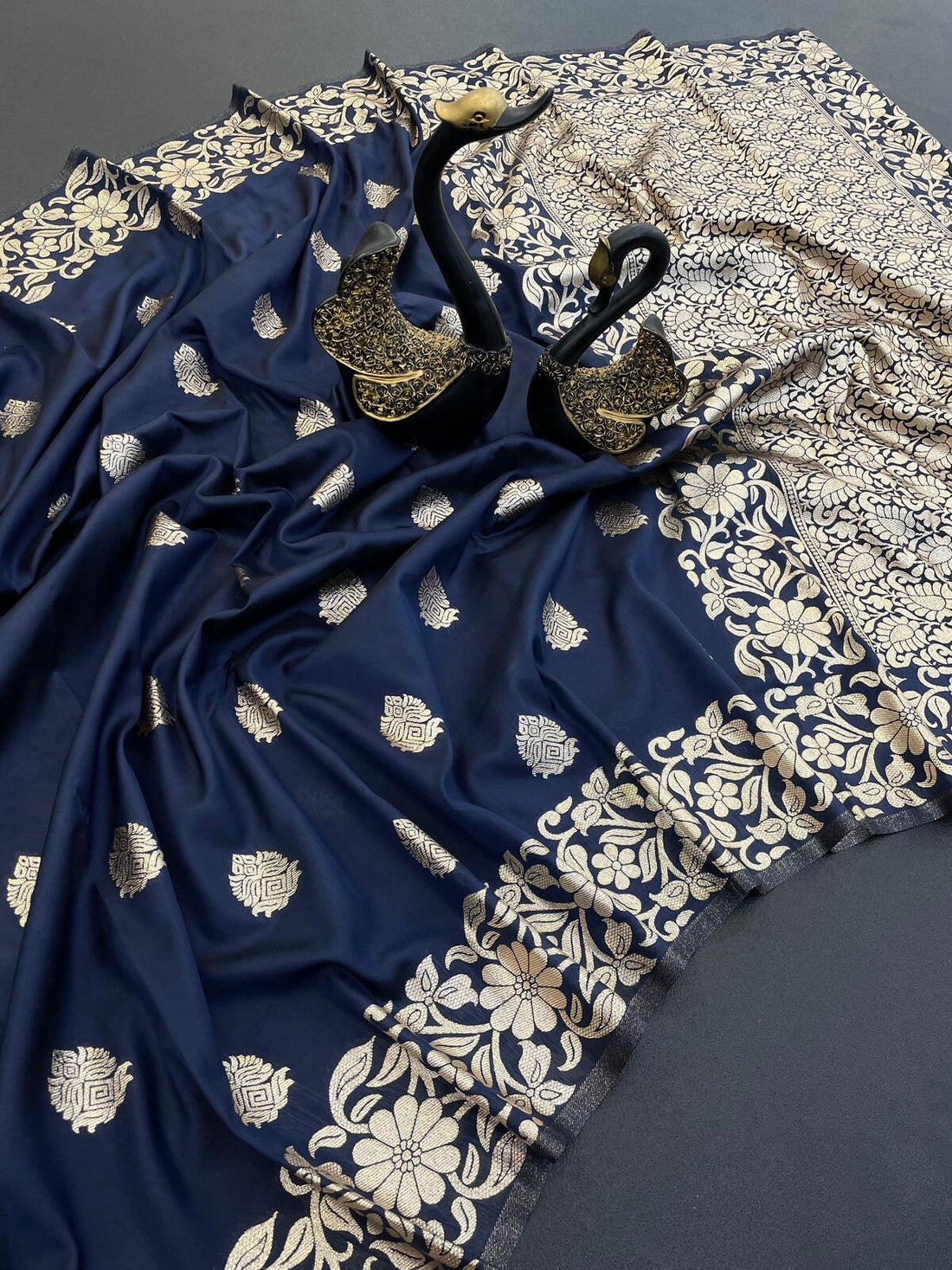 Mesmerising Navy Blue Soft Banarasi Silk Saree With Flaunt Blouse Piece