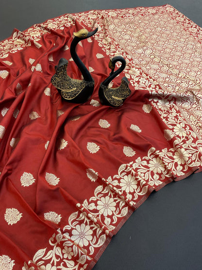Gratifying Red Soft Banarasi Silk Saree With Admirable Blouse Piece