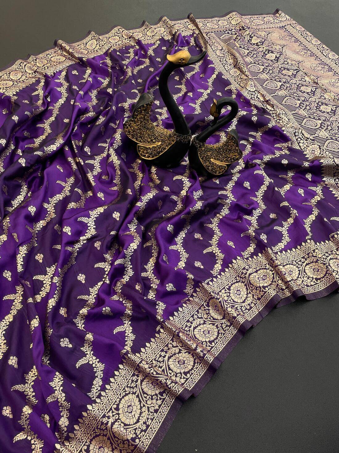 Verdant Purple Soft Banarasi Silk Saree With Felicitous Blouse Piece