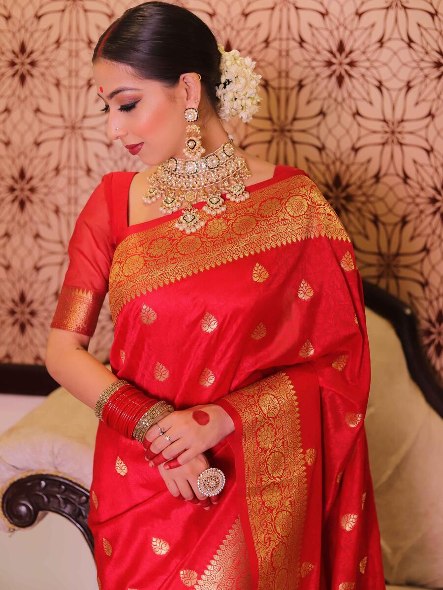 Eloquence Red Soft Silk Saree With Marvellous Blouse Piece