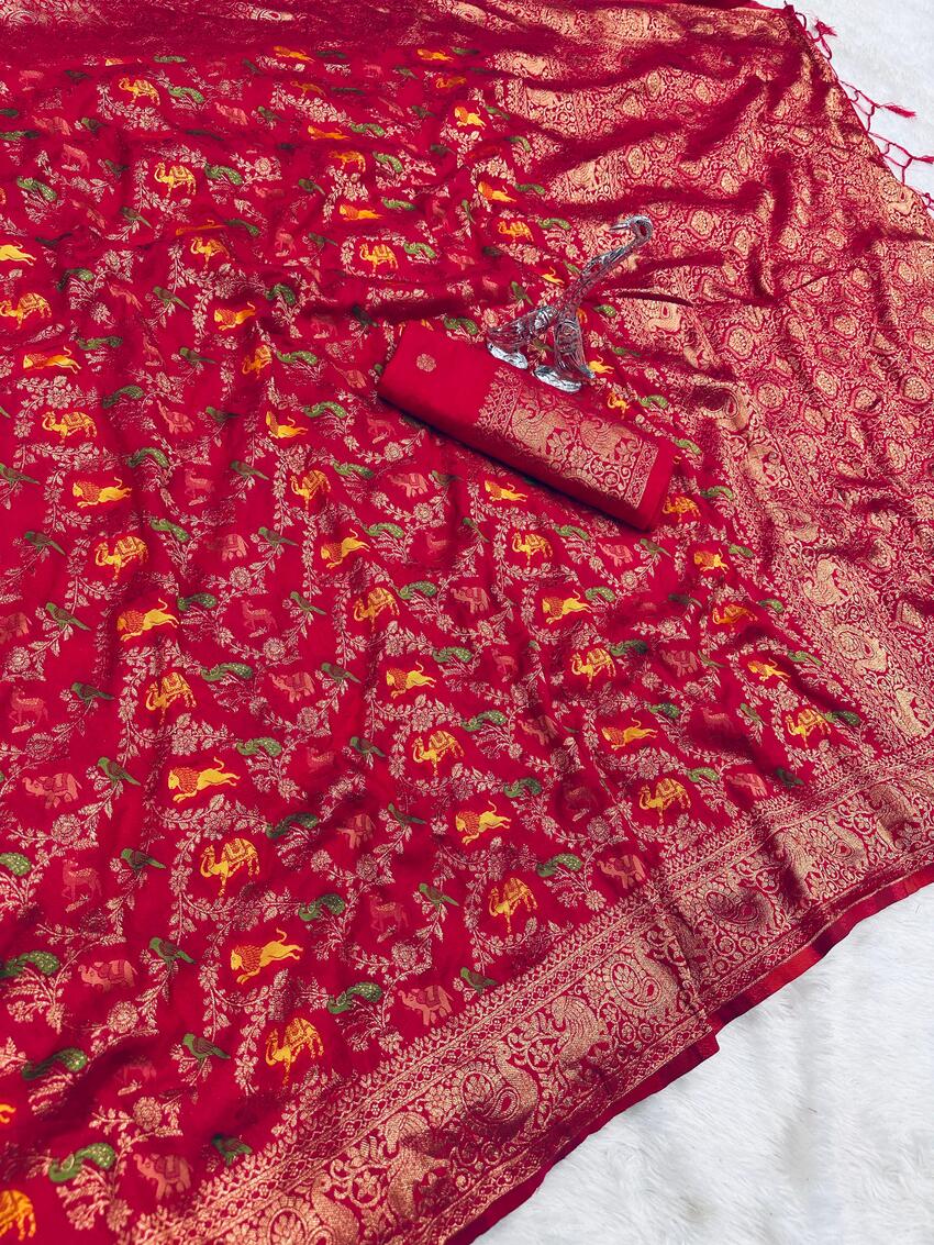 Vestigial Dark Pink Soft Banarasi Silk Saree With Enthralling Blouse Piece