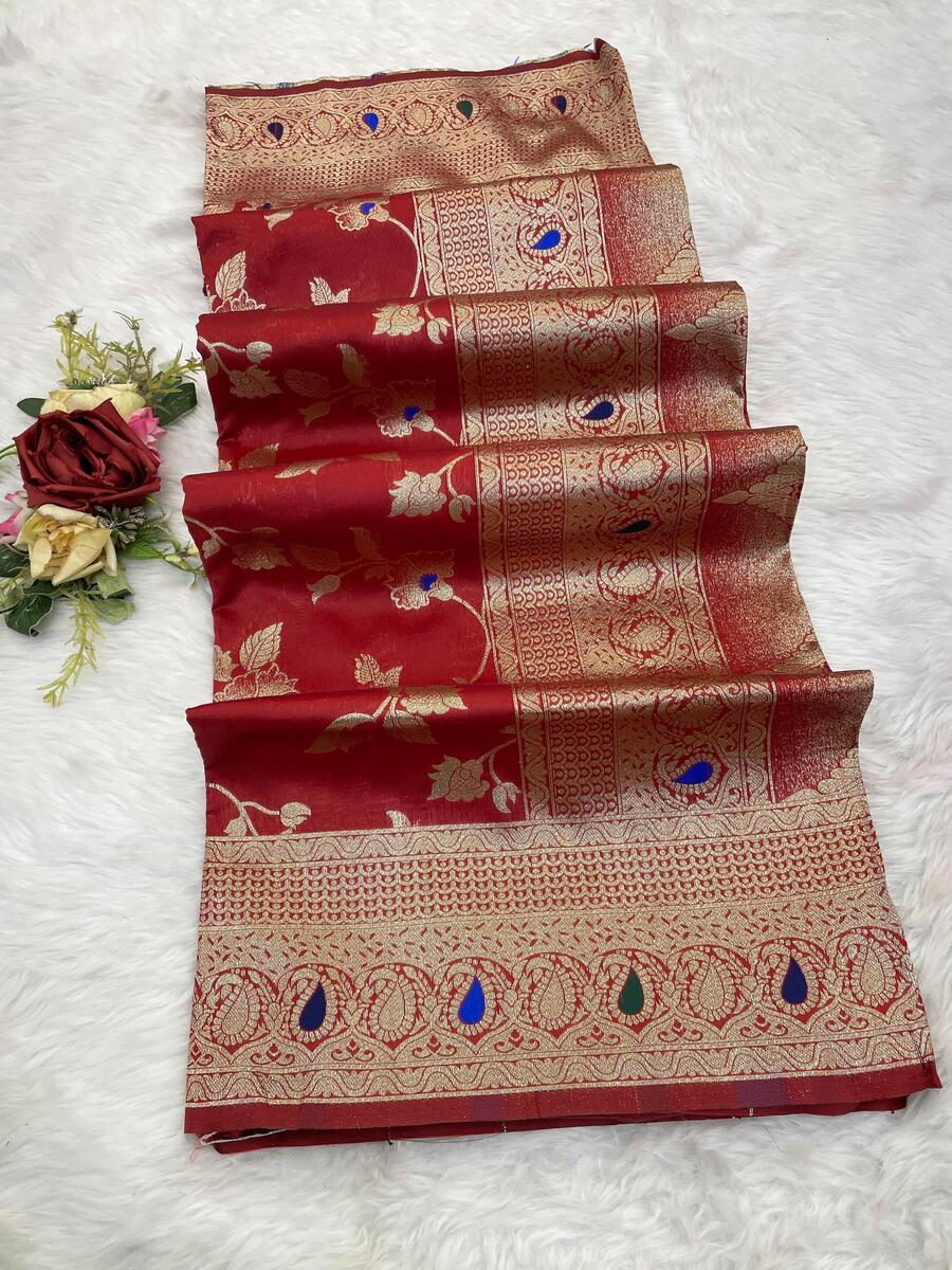 Enthralling Red Soft Banarasi Silk Saree With Lovely Blouse Piece