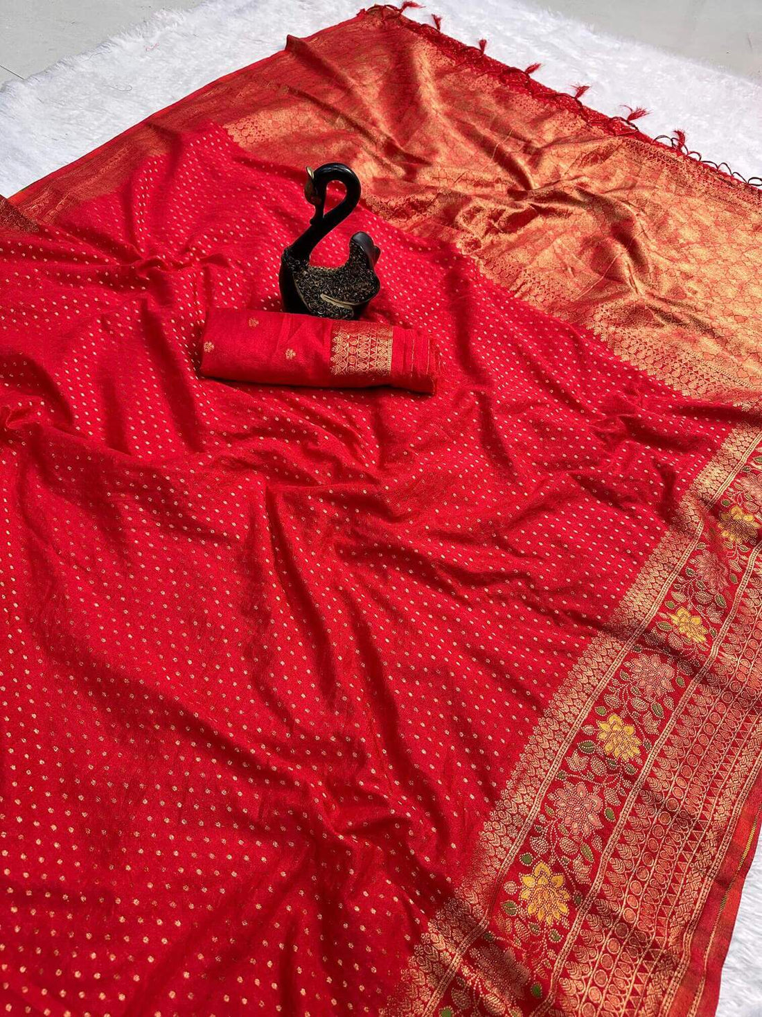 Beautiful Red Soft Banarasi Silk Saree With Snazzy Blouse Piece