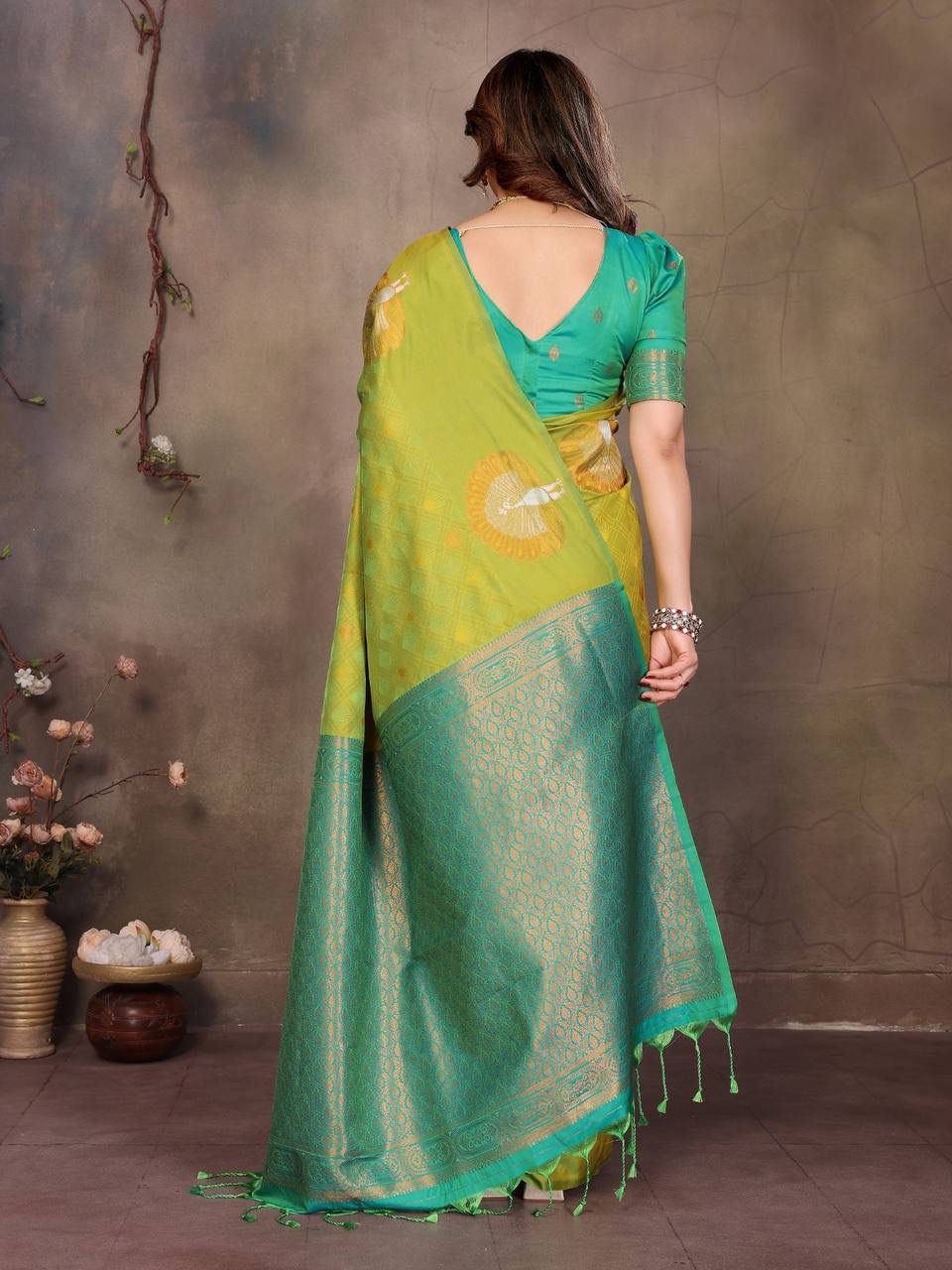 Engrossing Green Soft Banarasi Silk Saree With Gossamer Blouse Piece