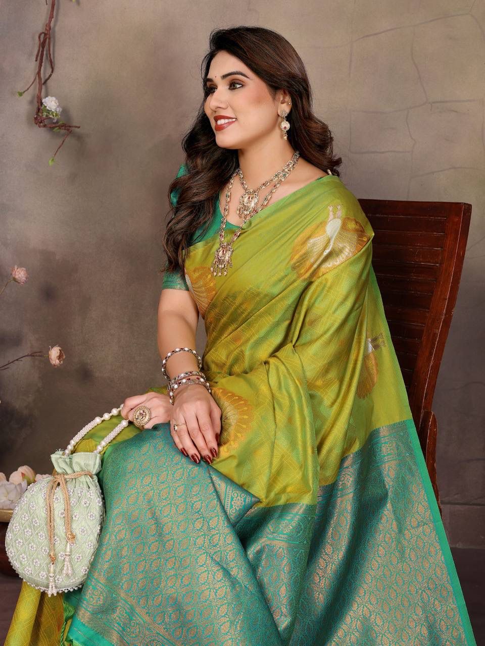 Engrossing Green Soft Banarasi Silk Saree With Gossamer Blouse Piece