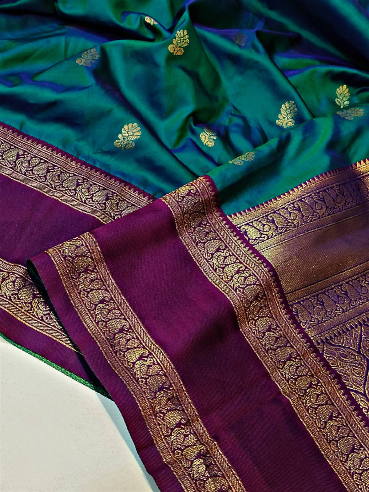 Phenomenal Rama Soft Banarasi Kathpadar Silk Saree With Opulent Blouse Piece