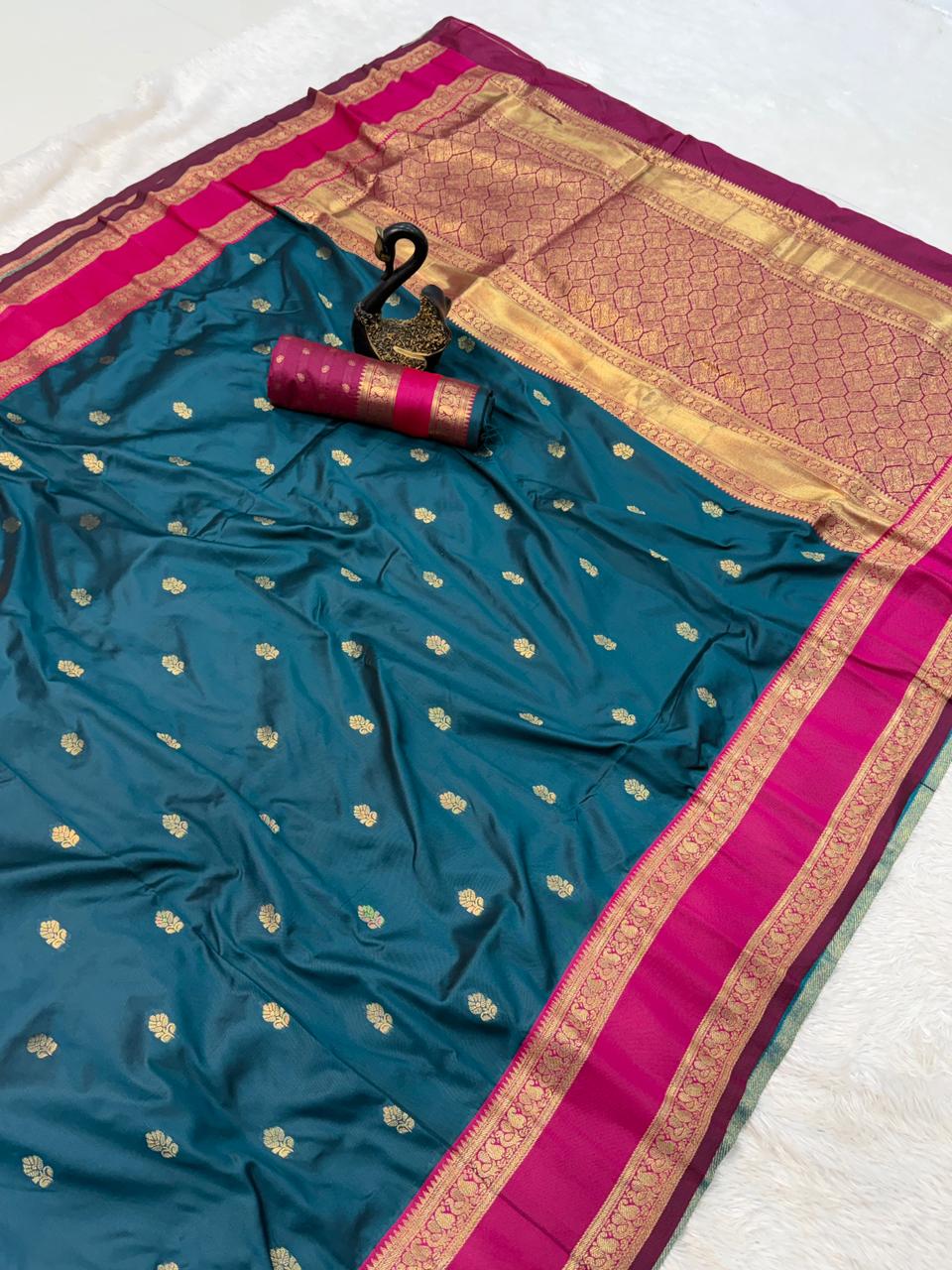 Majesty Teal Blue Soft Banarasi Kathpadar Silk Saree With Inspiring  Blouse Piece