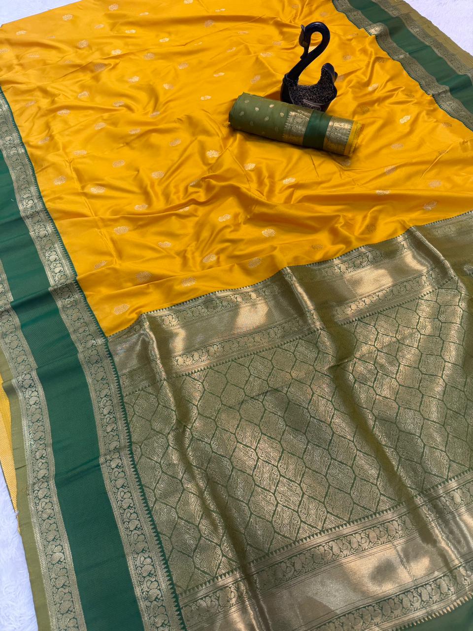 Piquant Yellow Soft Banarasi Kathpadar Silk Saree With Luxuriant Blouse Piece