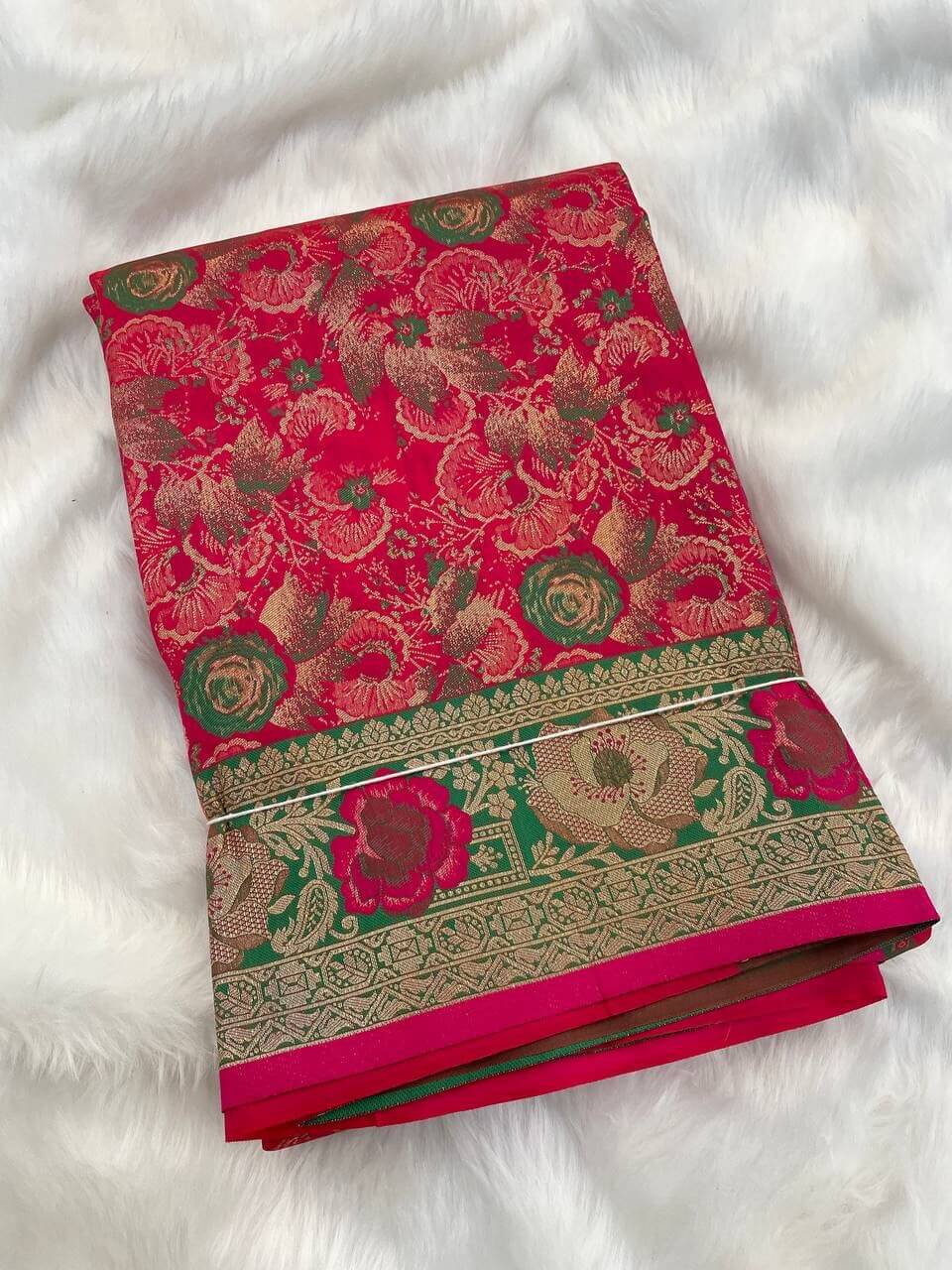 Staring Dark Pink Soft Banarasi Silk Saree With Groovy Blouse Piece