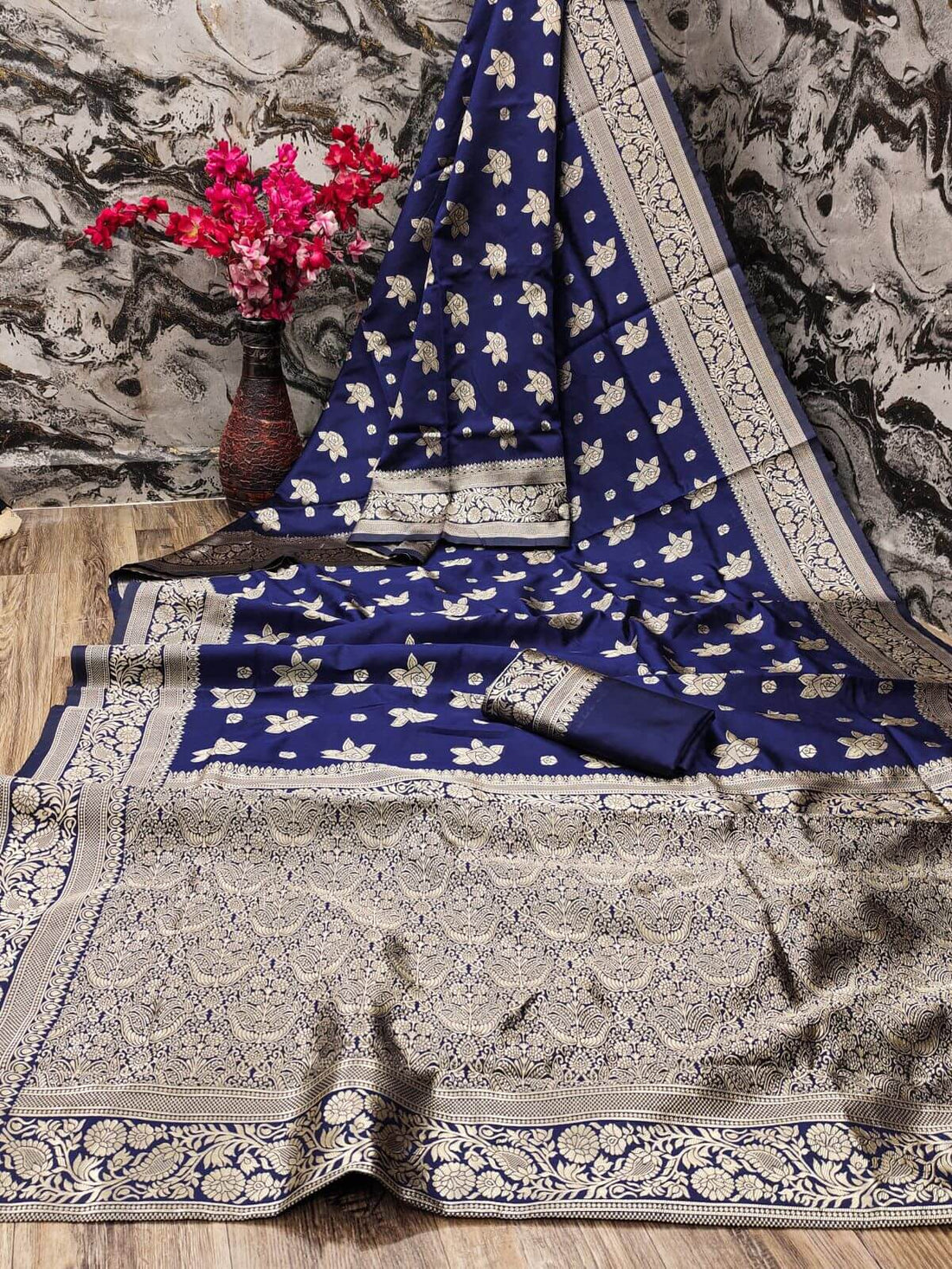 Artistic Navy Blue Soft Silk Saree With Ideal Blouse Piece