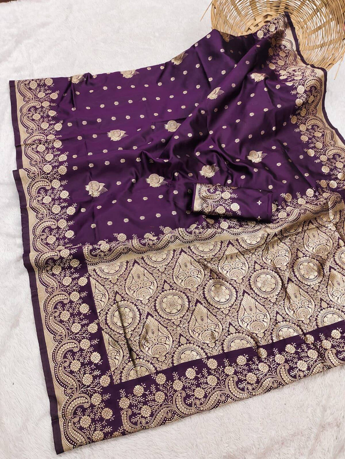 Exquisite Purple Soft Silk Saree With Ephemeral Blouse Piece