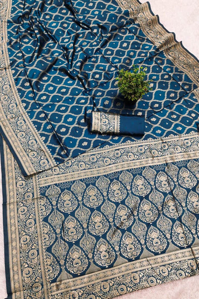 Comely Blue Soft Silk Saree With Staring Blouse Piece