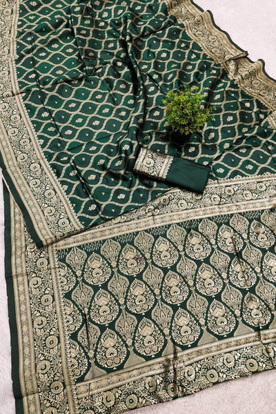 Exuberant Dark Green Soft Silk Saree With Fancifull Blouse Piece
