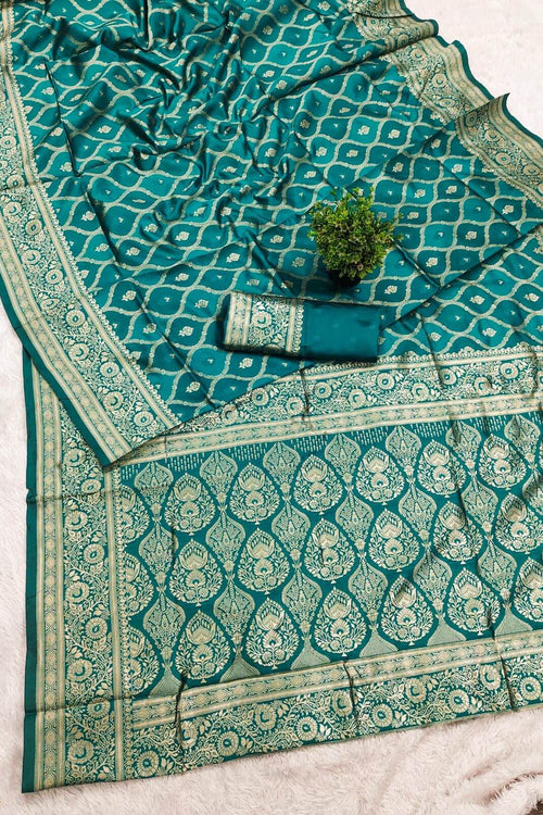 Load image into Gallery viewer, Exemplary Rama Soft Silk Saree With Tantalizing Blouse Piece
