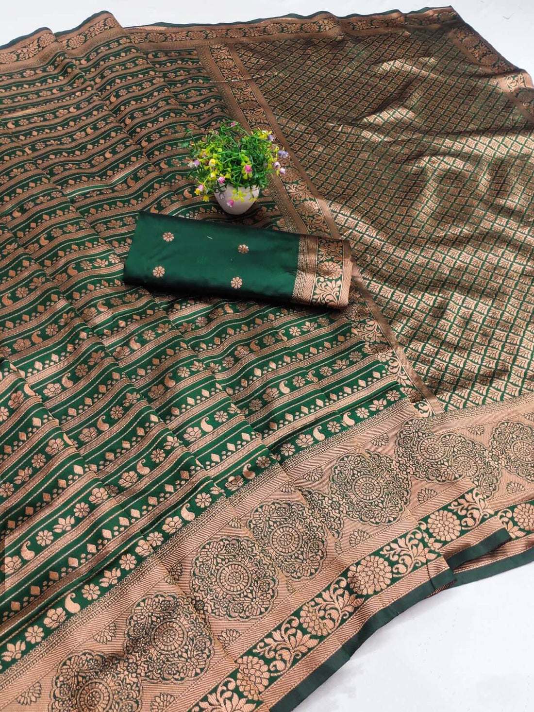 Invaluable Dark Green Soft Silk Saree With Appealing Blouse Piece