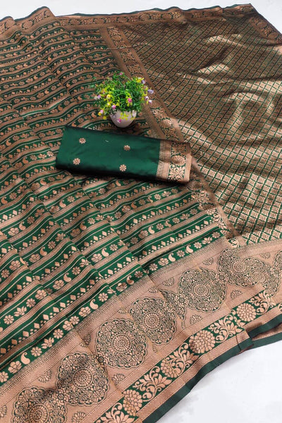 Invaluable Dark Green Soft Silk Saree With Appealing Blouse Piece
