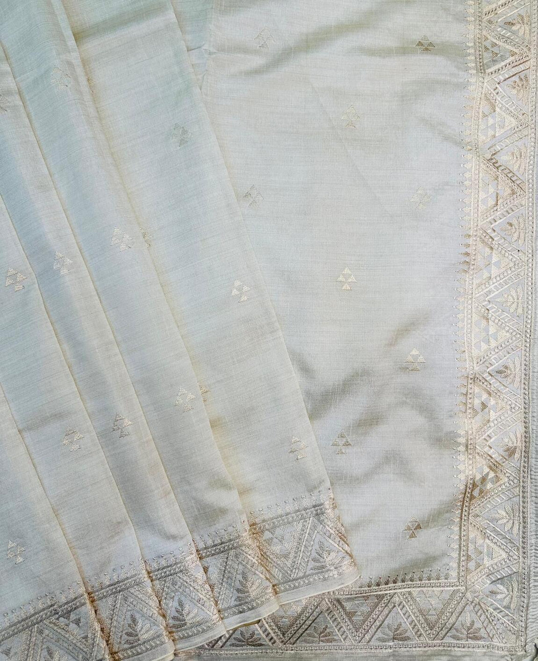 Delightful Off White Embroidery Work Tussar Silk Saree With Inimitable Blouse Piece