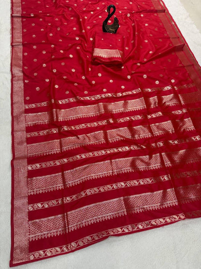 Lustrous Red Pure Zari Weaving Banarasi Silk Saree With Resplendent Blouse Piece