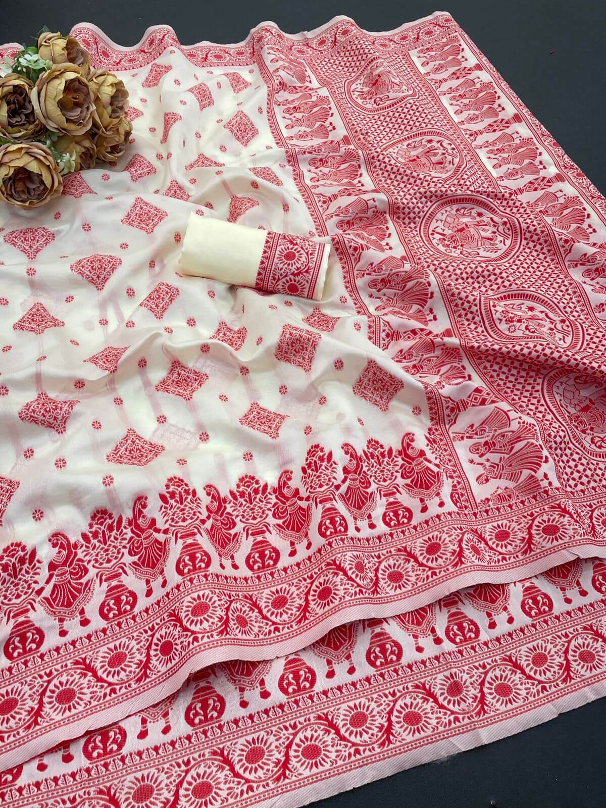 Gorgeous Off White Cotton Silk Saree With Invaluable Blouse Piece