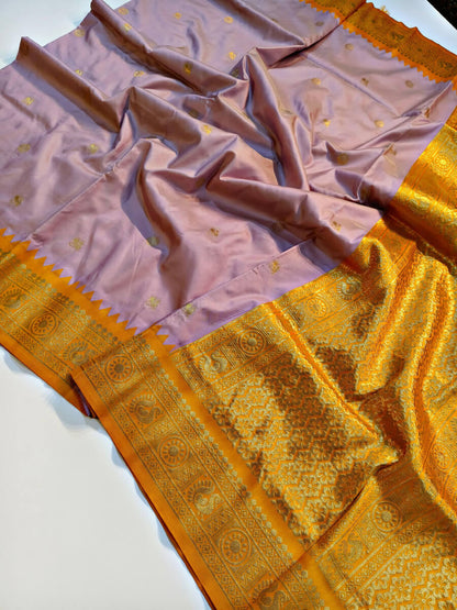 Redolent Lavender Pure Zari Weaving Banarasi Silk Saree With Enigmatic Blouse Piece