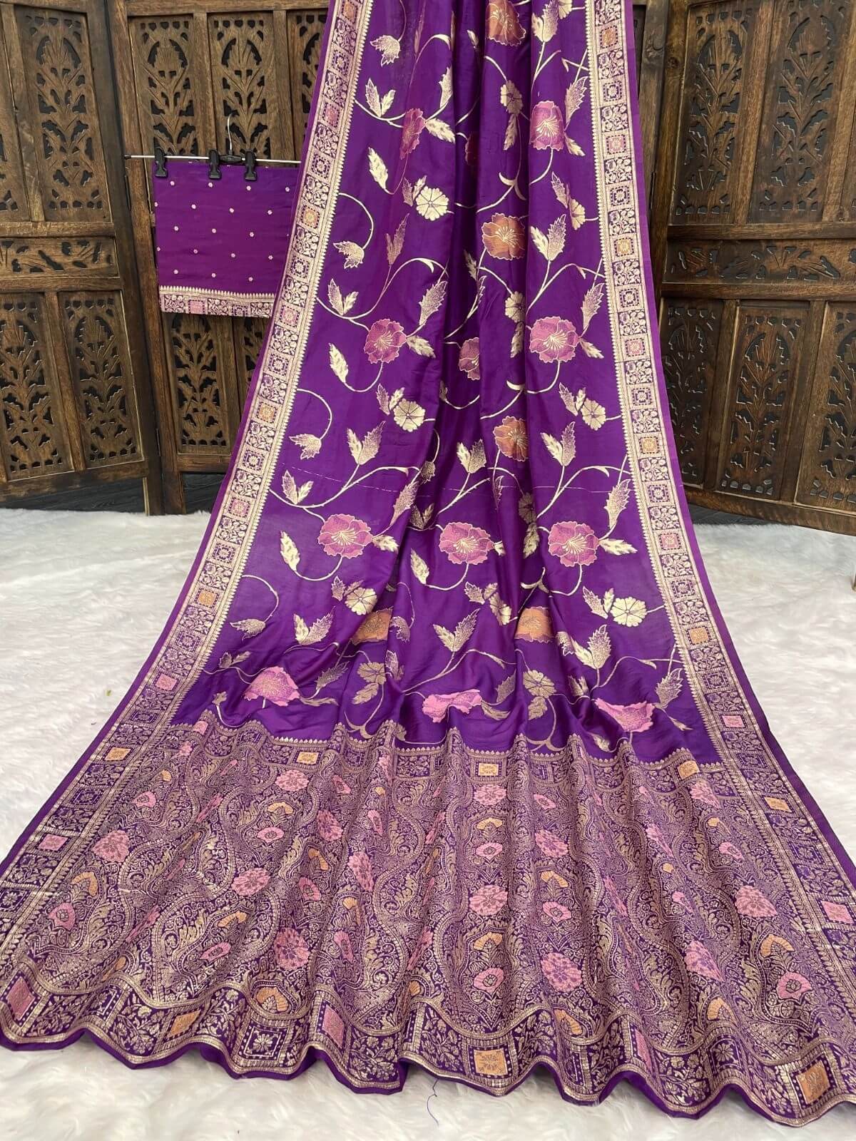 Splendiferous Purple Banarasi Dola Silk Saree With Flamboyant Blouse Piece