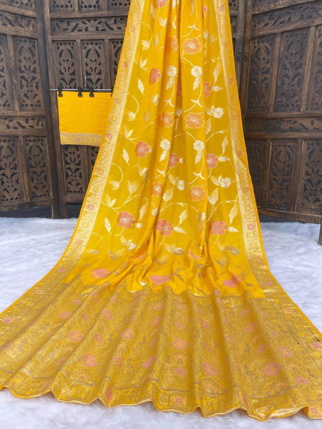 Incomparable Yellow Banarasi Dola Silk Saree With Vivacious Blouse Piece