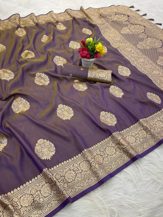 Embellished Lavender Pure Zari Weaving Banarasi Silk Saree With Adorable Blouse Piece