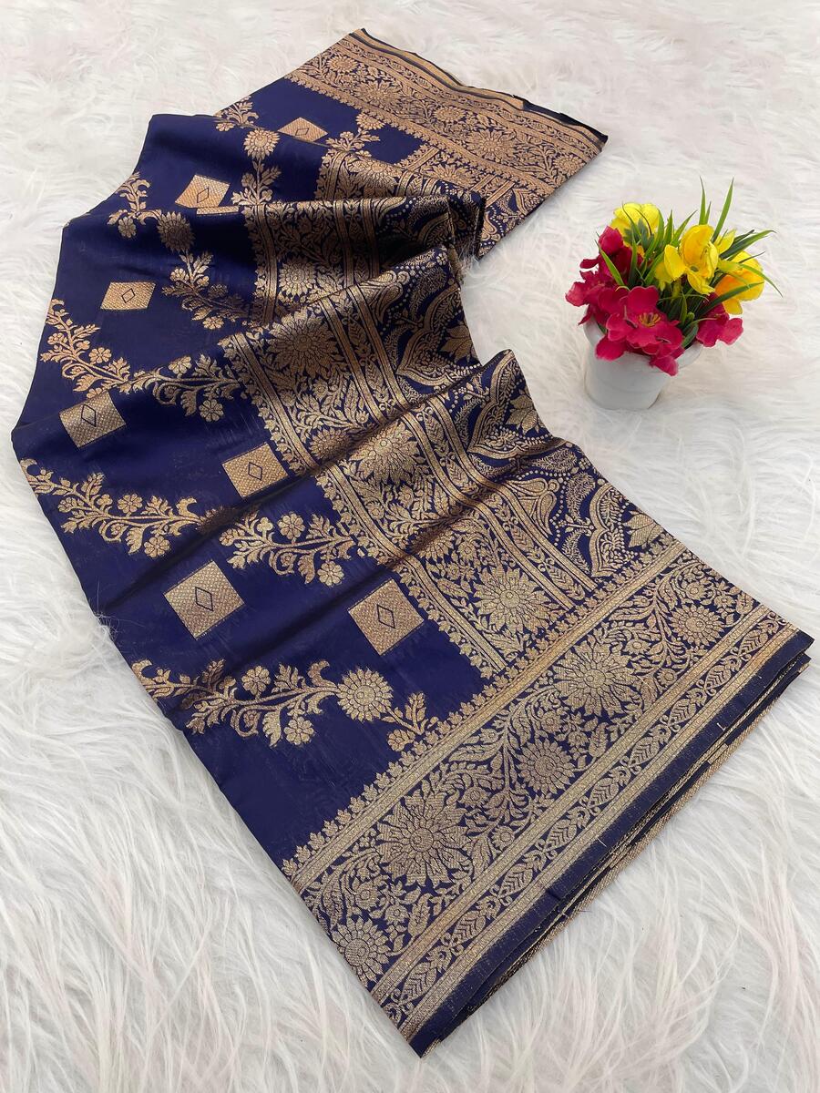 Gratifying Navy Blue Soft Silk Saree With Ineffable Blouse Piece