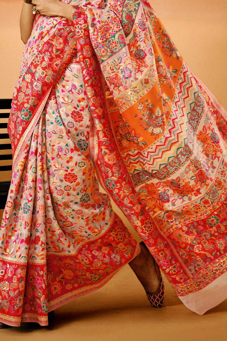 Skinny Baby Pink Pashmina Saree With Amiable Blouse Piece