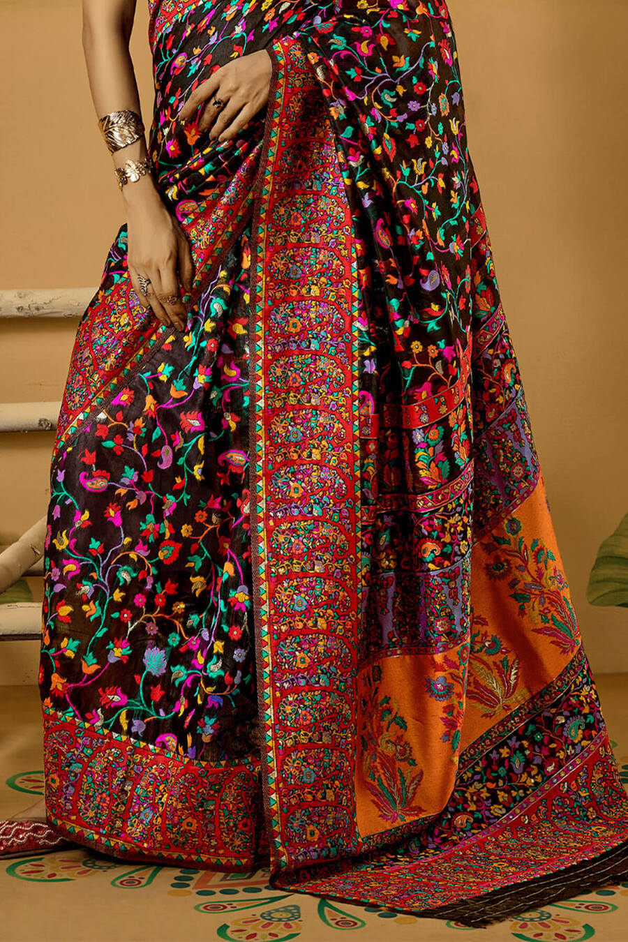 Outstanding Black Pashmina Saree With Pleasurable Blouse Piece