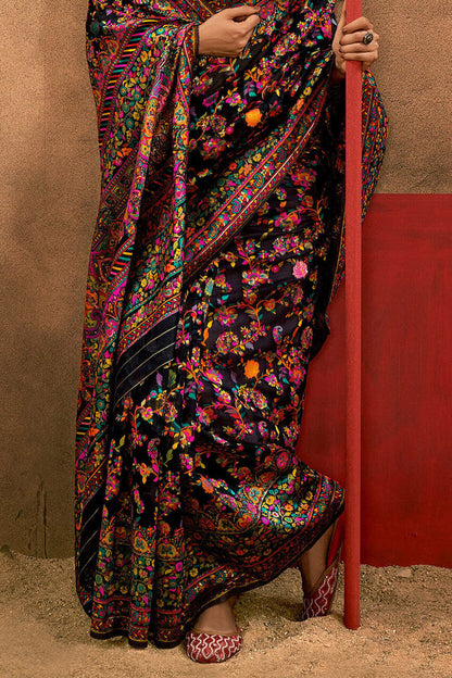 Hypnotic Black Pashmina Saree With Flameboyant Blouse Piece