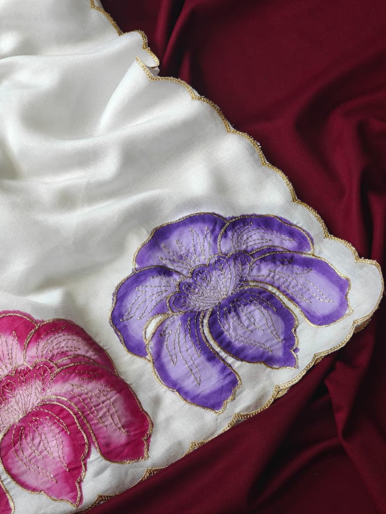 Skinny Off White Handprinted Crush Silk Saree With Resplendent Blouse Piece