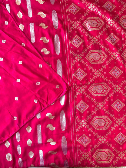 Admirable Dark Pink Banarasi Dola Silk Saree With Lagniappe Blouse Piece