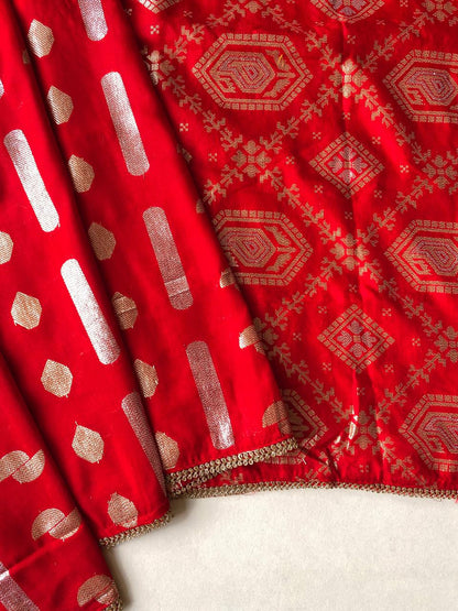 Eclat Red Banarasi Dola Silk Saree With Incredible Blouse Piece