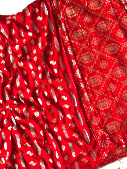 Eclat Red Banarasi Dola Silk Saree With Incredible Blouse Piece