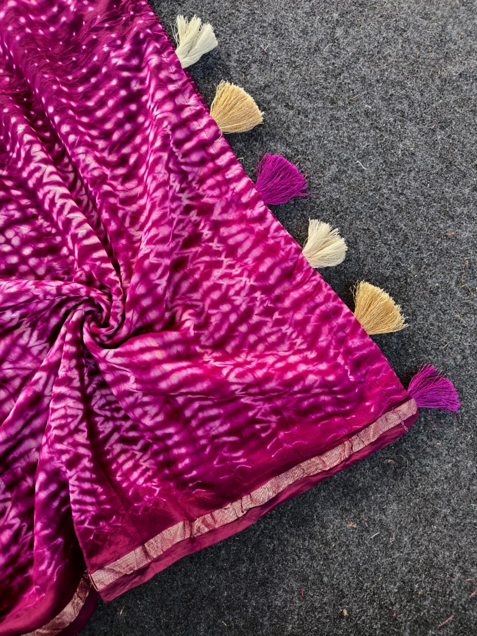 Smashing Magenta Cotton Silk Bandhani Printed Saree With Staggering Blouse Piece