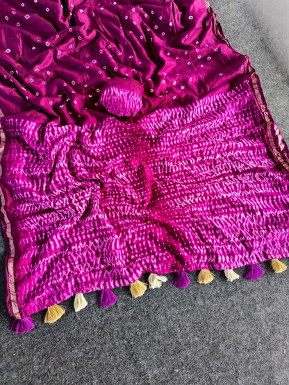Smashing Magenta Cotton Silk Bandhani Printed Saree With Staggering Blouse Piece