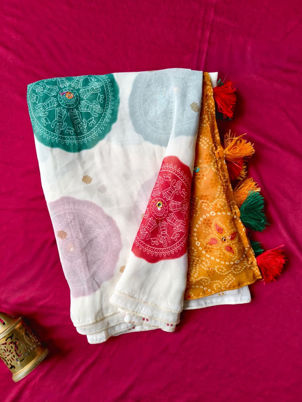 Elegant Off White Pure Georgette Bandhani Printed Saree With Posh Blouse Piece