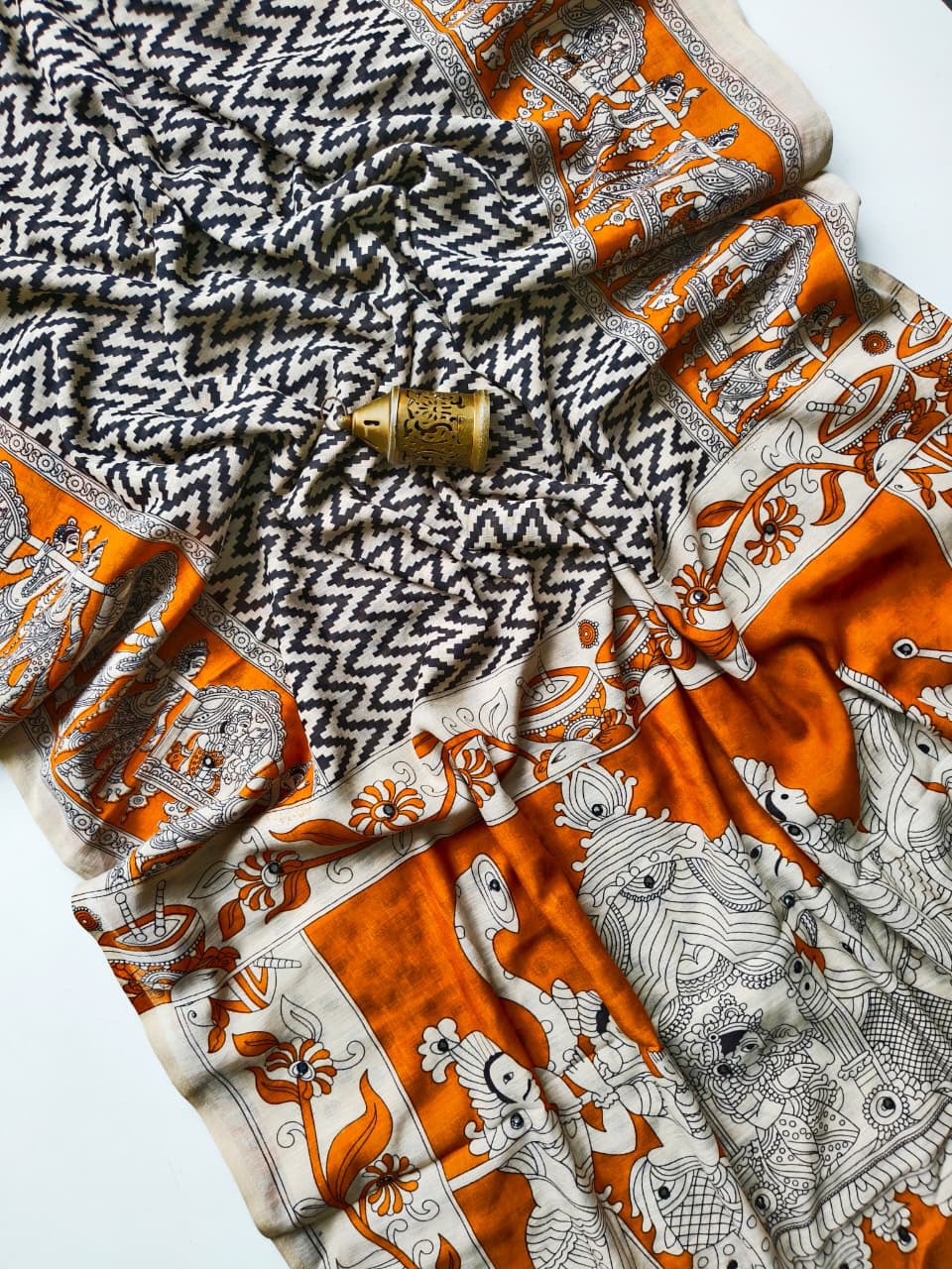 Fugacious Off White Kalamkari Printed Saree With Bucolic Blouse Piece