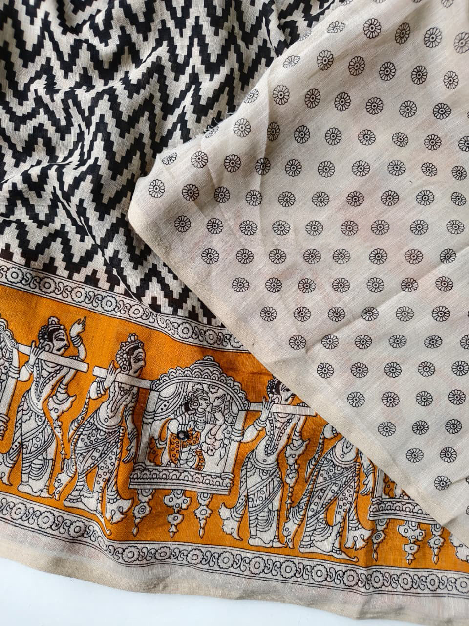 Fugacious Off White Kalamkari Printed Saree With Bucolic Blouse Piece