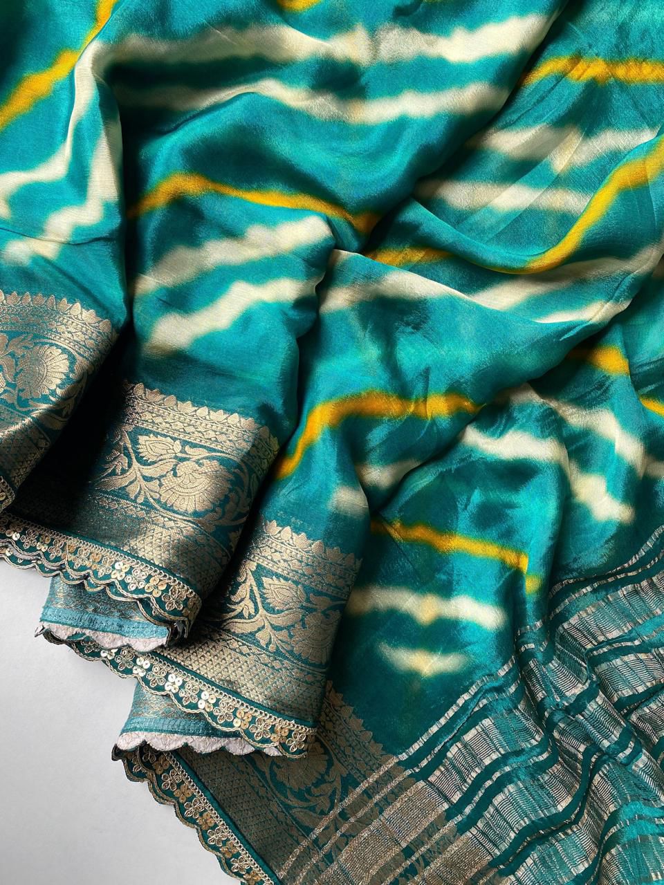 Gossamer Rama Pure Viscose Silk Bandhani Printed Saree With Profuse Blouse Piece